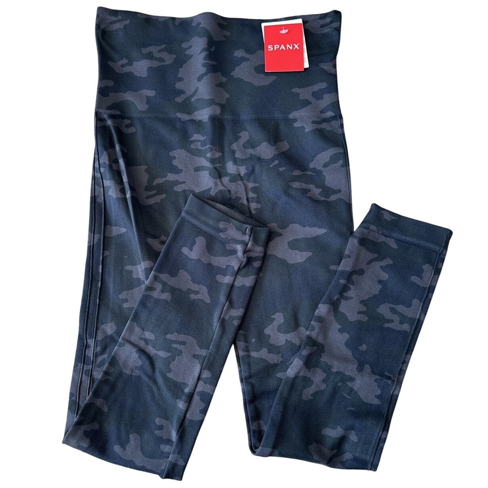 Spanx Size Small Look At Me Now Seamless Legging in Black Camo‎ NWT